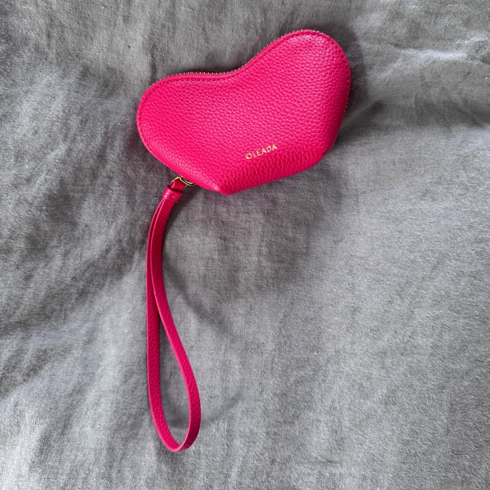 Oleada Pink Heart-Shaped Wristlet
